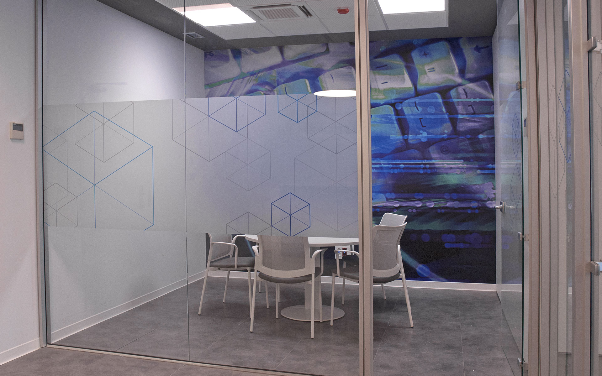 Proyecto de diseño gráfico ambiental - Oficinas CT Solutions