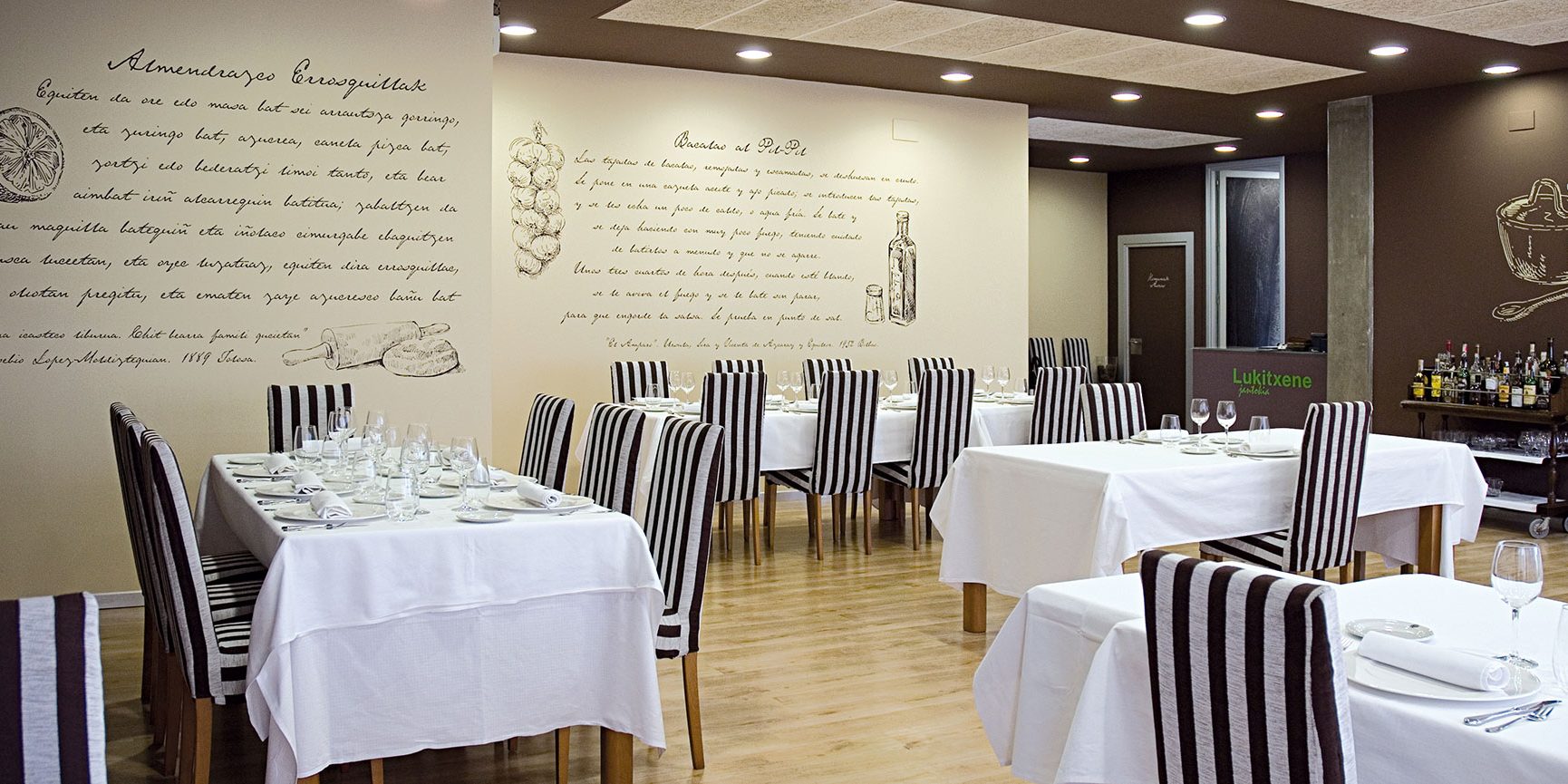 Proyecto de diseño gráfico ambiental – Restaurante Lukitxene Proyecto de diseño gráfico ambiental - Restaurante Lukitxene