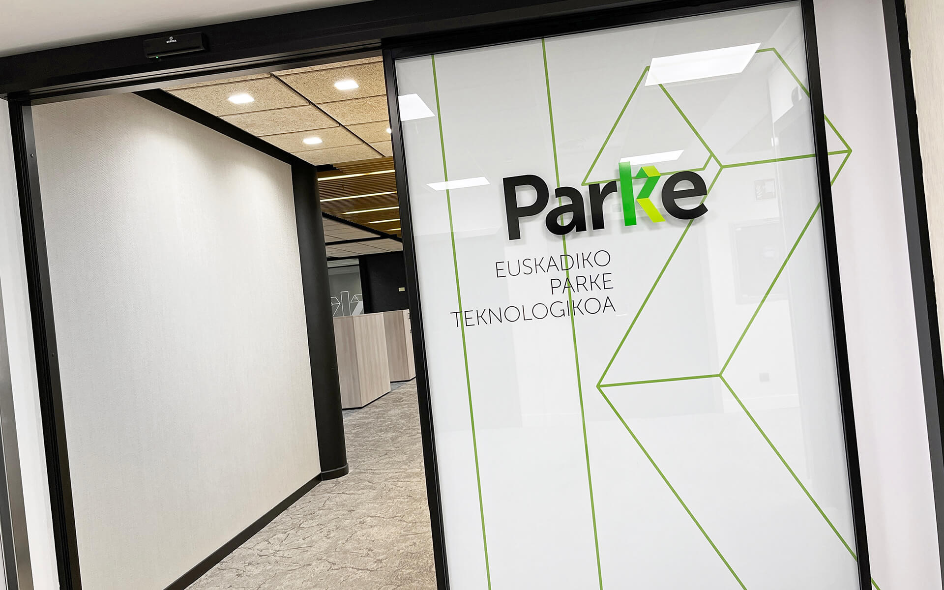 PARKE Euskadiko Parke Teknologikoak - Proyecto de señalética y decoración gráfica.