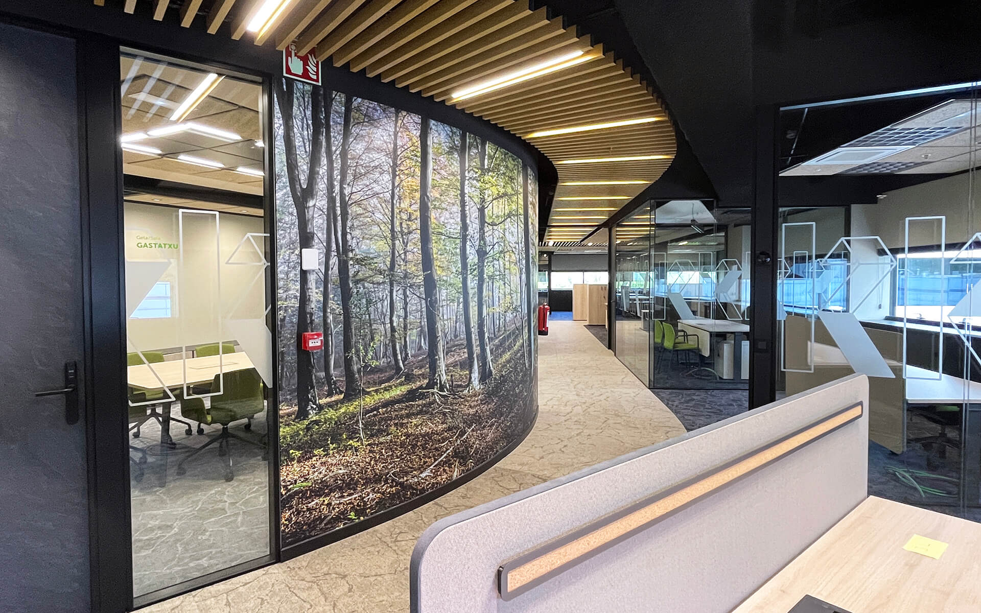 PARKE Euskadiko Parke Teknologikoak - Proyecto de señalética y decoración gráfica.