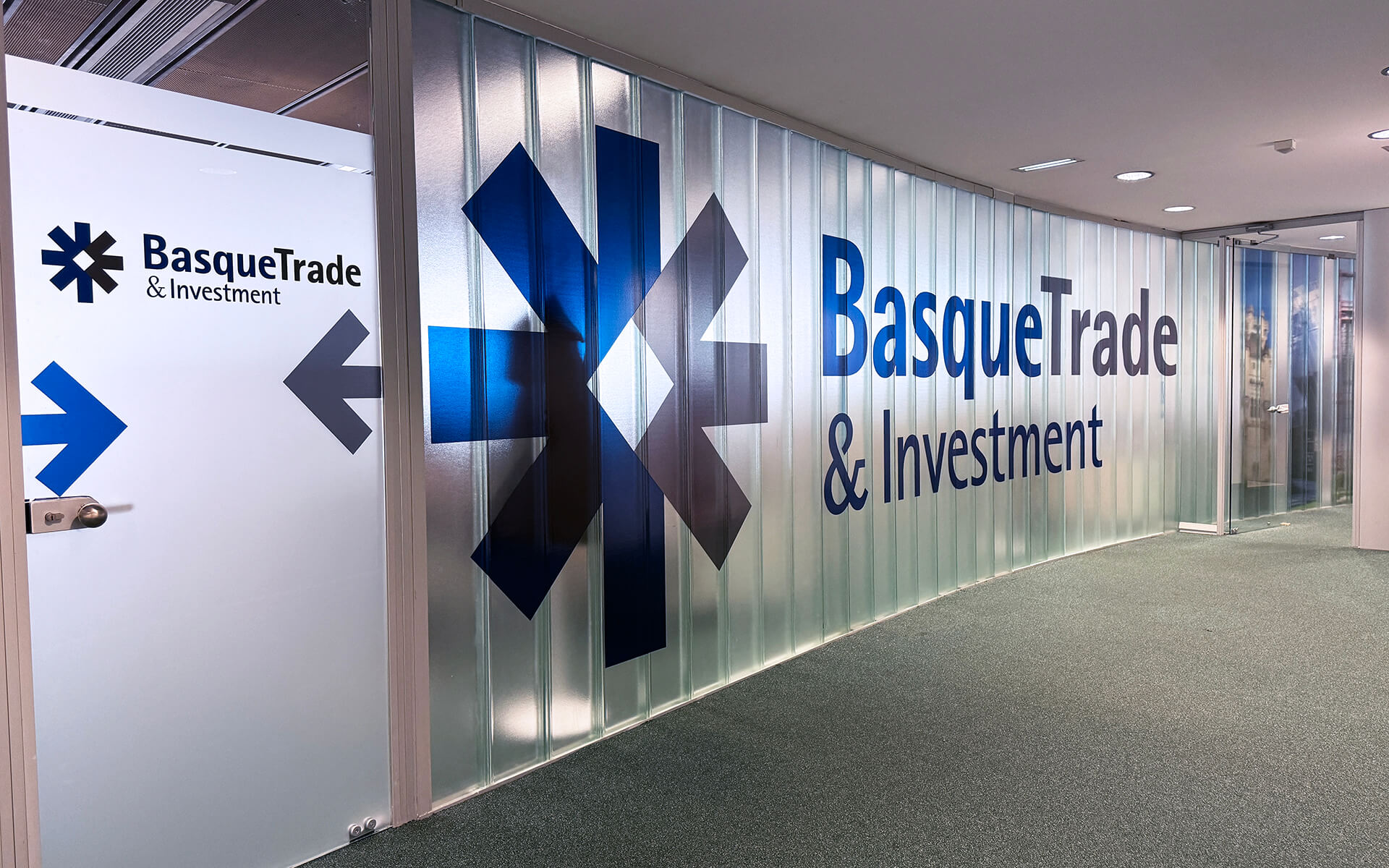 Proyecto de diseño gráfico ambiental - Basquetrade