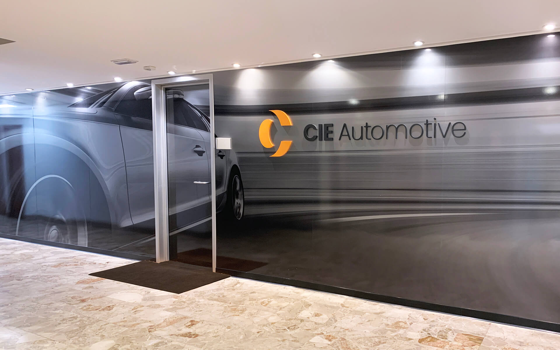 Proyecto de diseño gráfico ambiental - CIE Automotive