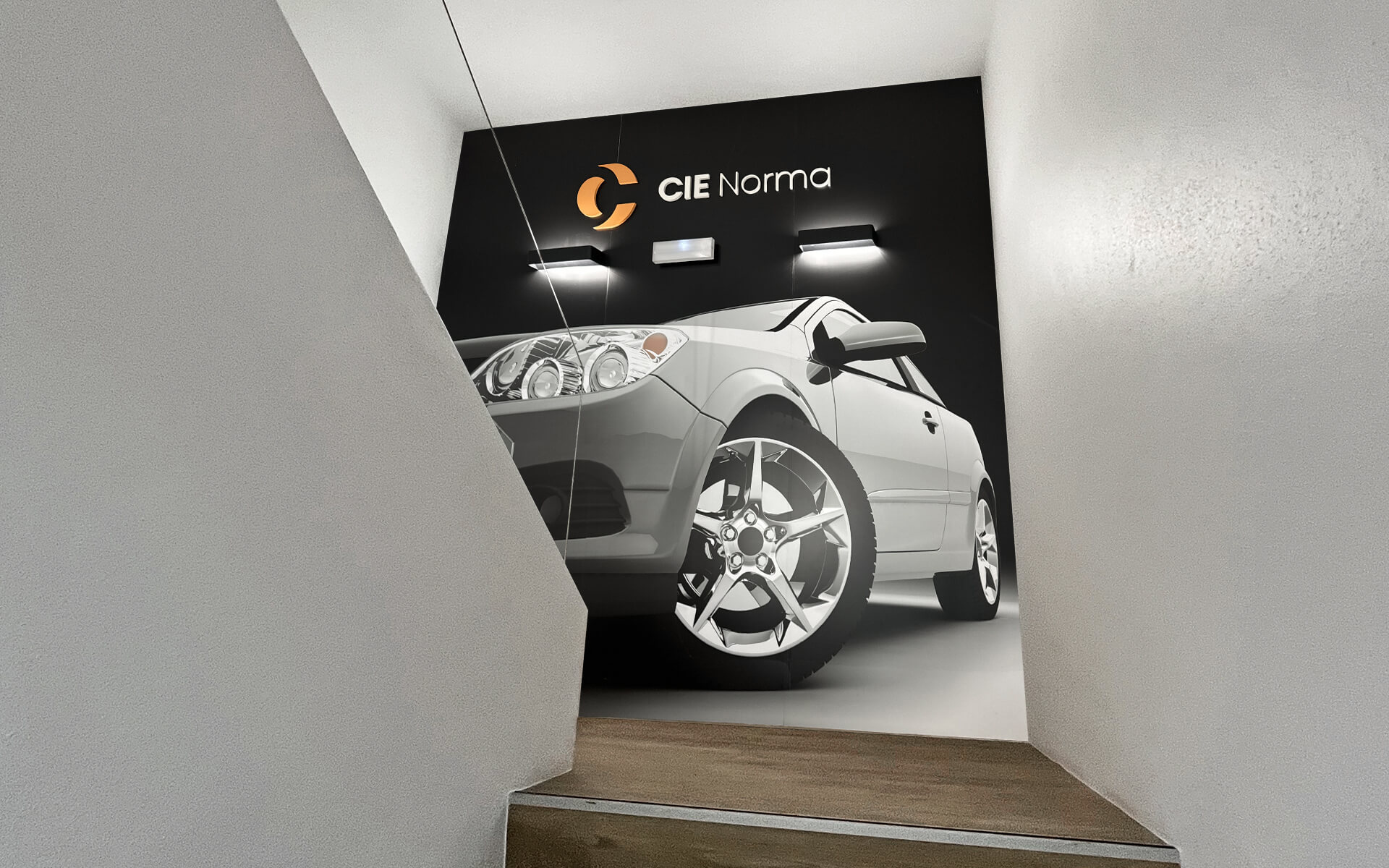 Proyecto de diseño gráfico ambiental - CIE Automotive