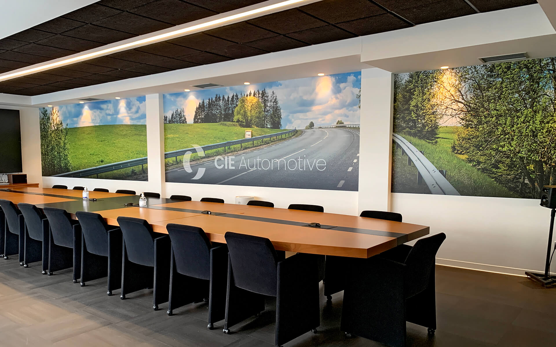 Proyecto de diseño gráfico ambiental - CIE Automotive
