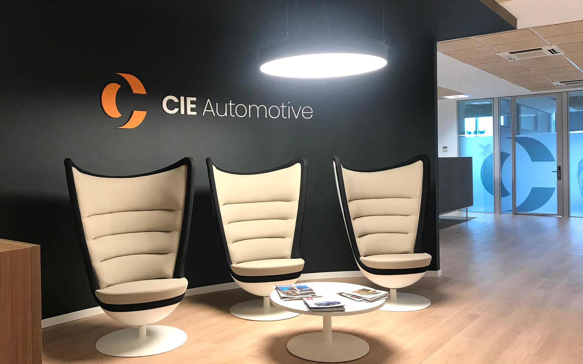 Proyecto de diseño gráfico ambiental - CIE Automotive