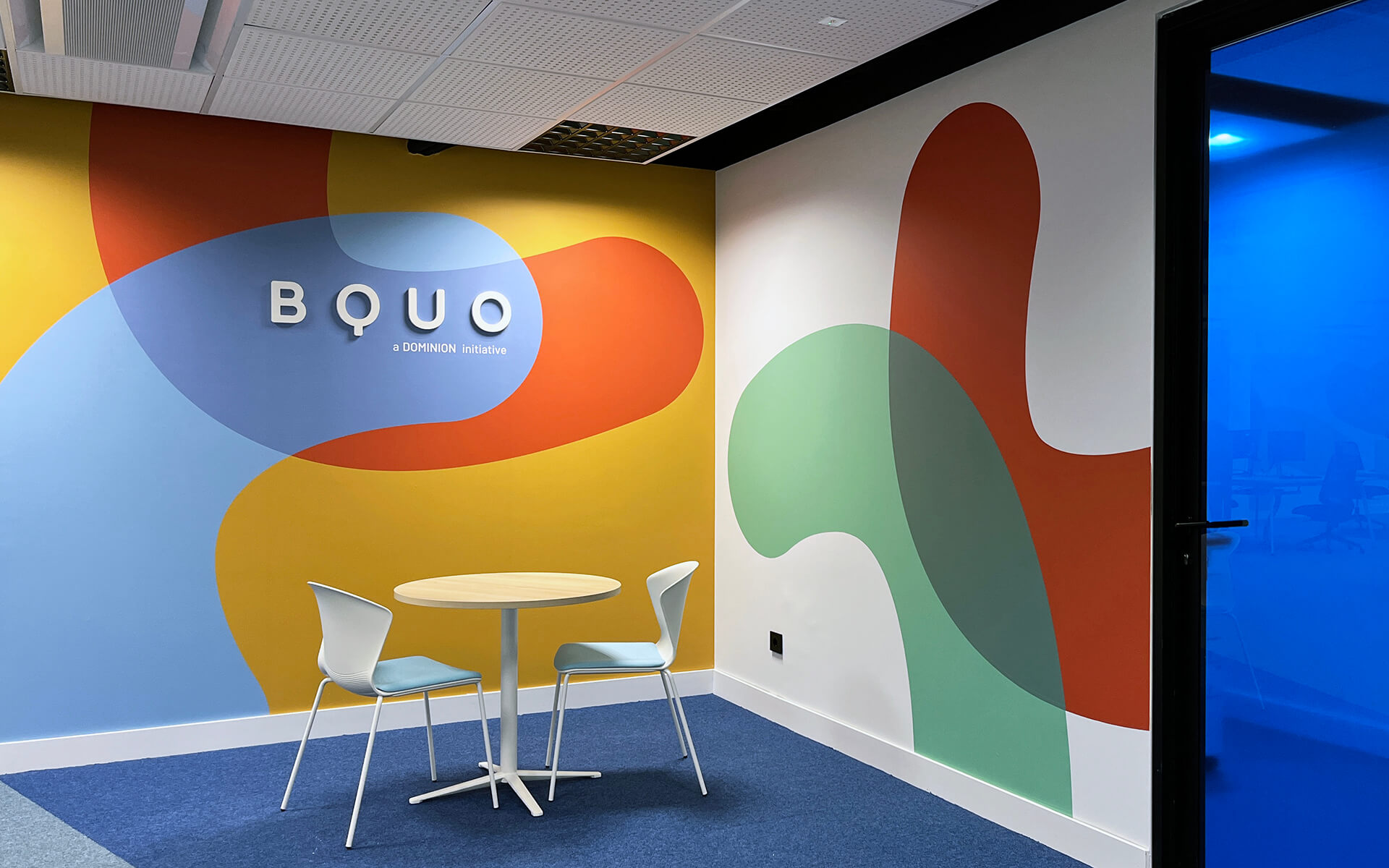 Proyecto de diseño gráfico ambiental - BQUO a dominion initiative