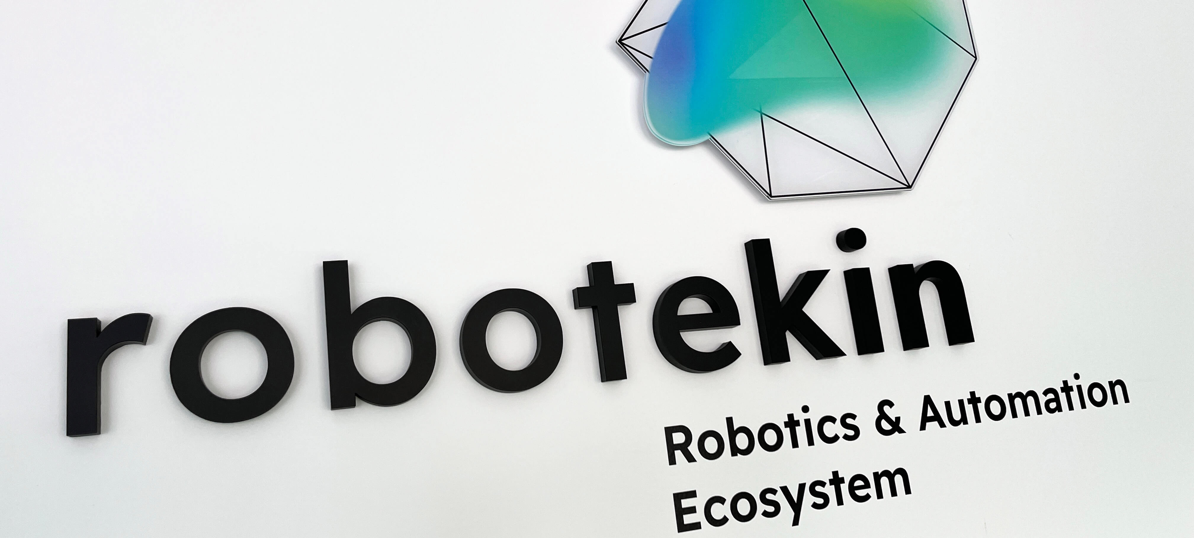 Proyecto de diseño gráfico ambiental - ROBOTEKIN Ecosistema vasco de robótica y automatización