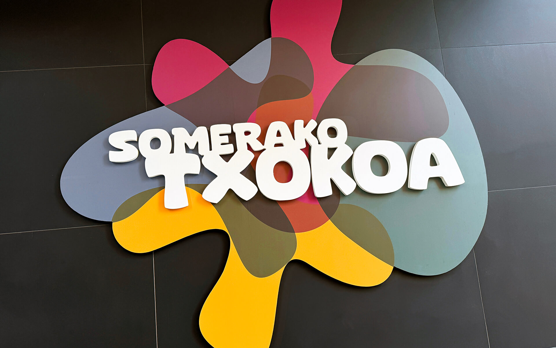 SOMERAKO TXOKOA - Proyecto de identidad corporativa y diferentes soportes de comunicación.