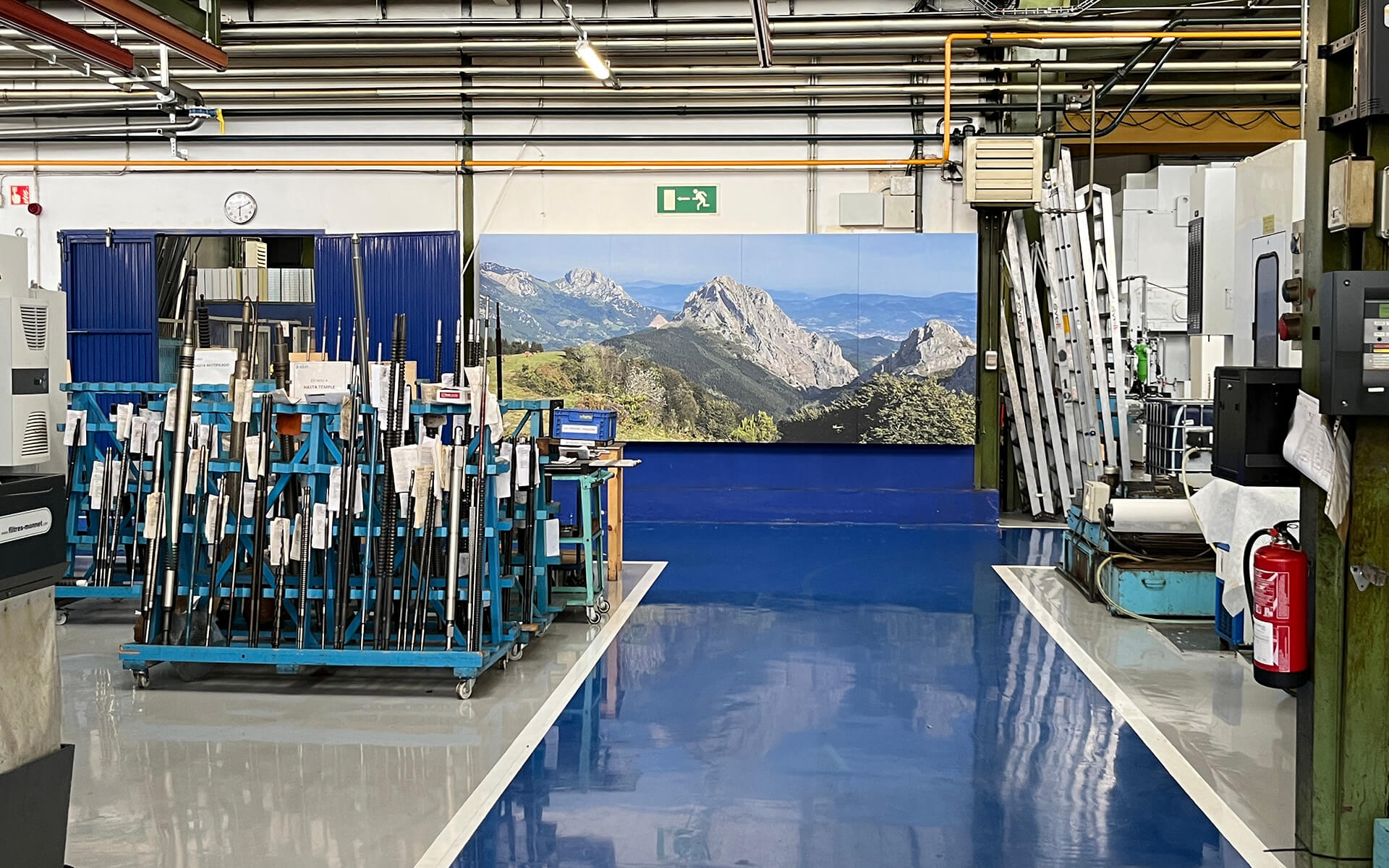 Proyecto de diseño gráfico ambiental - EKIN Fabricación de maquinaria y herramienta industrial