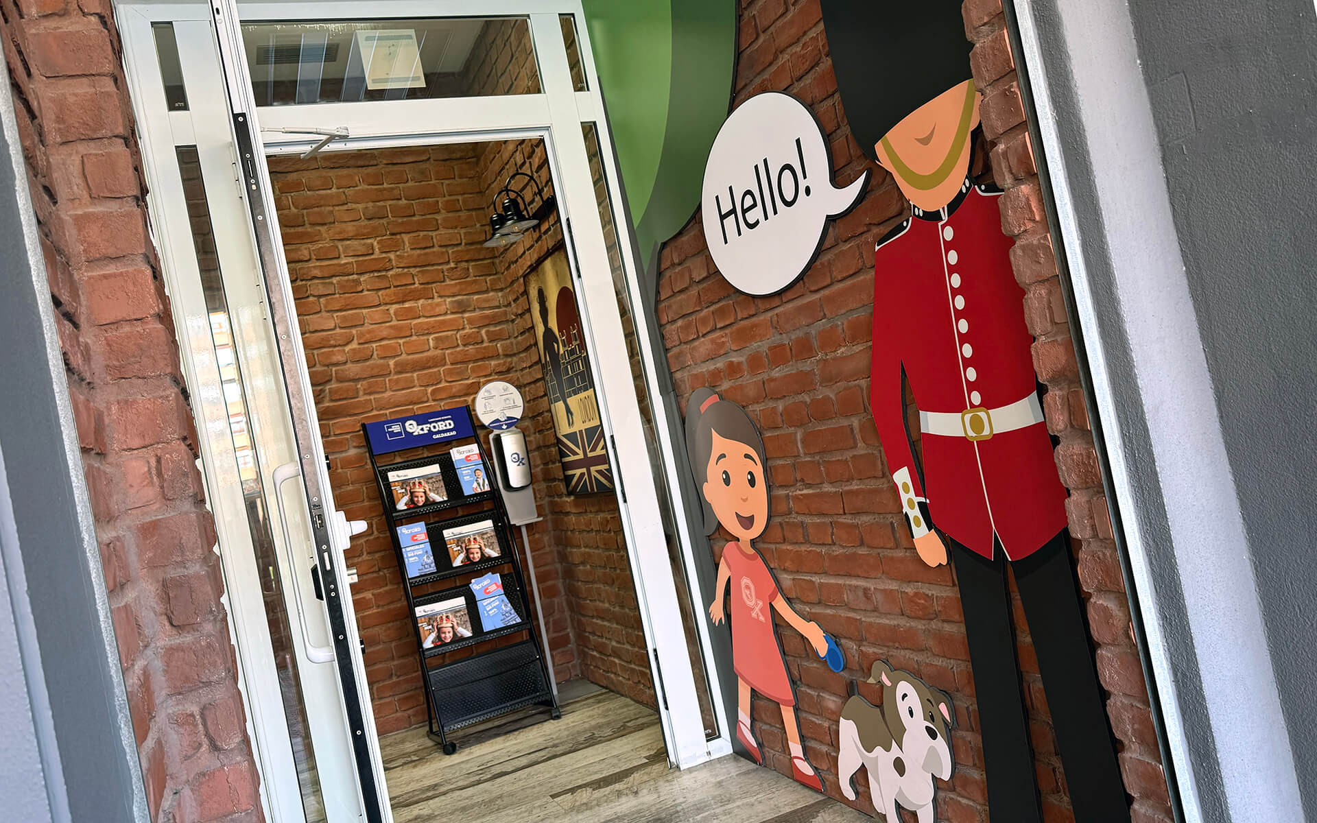 Proyecto de diseño gráfico ambiental - OXFORD LANGUAGE SCHOOL Academia de inglés para niños y adultos