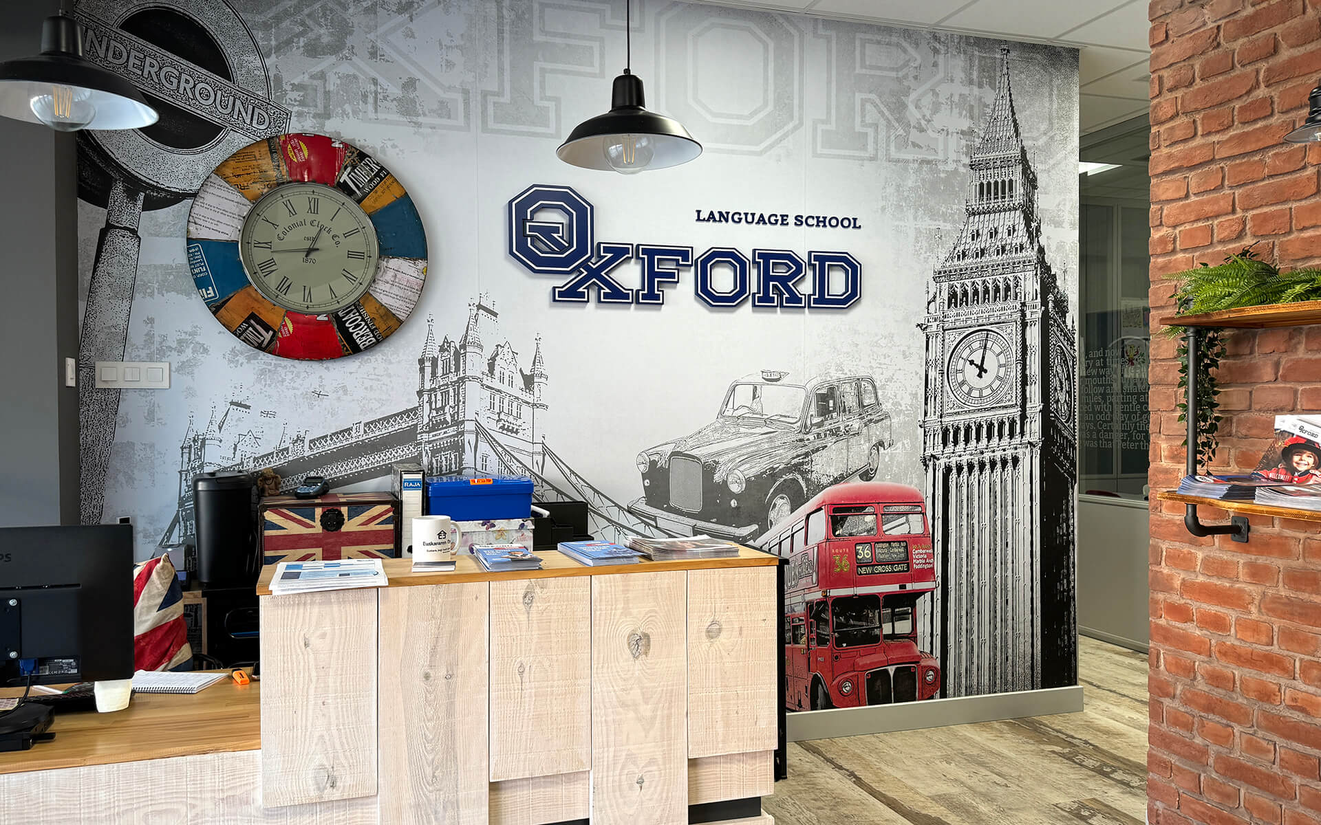 Proyecto de diseño gráfico ambiental - OXFORD LANGUAGE SCHOOL Academia de inglés para niños y adultos